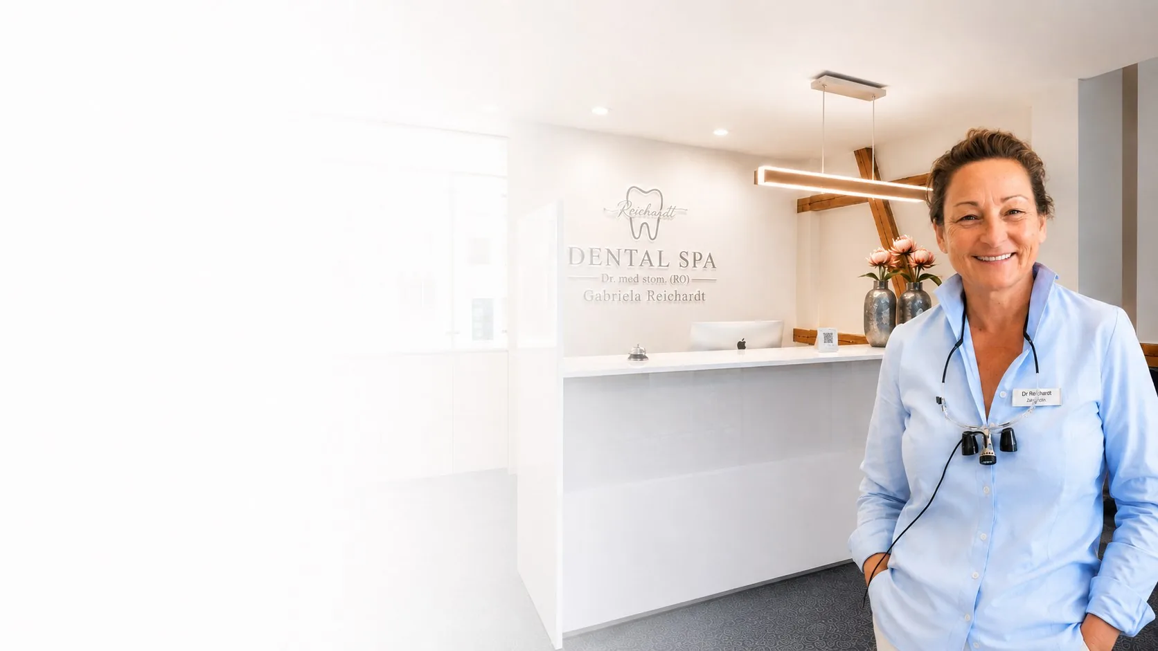 Dr. Gabriela Reichardt am Empfang des Dental Spa Konstanz