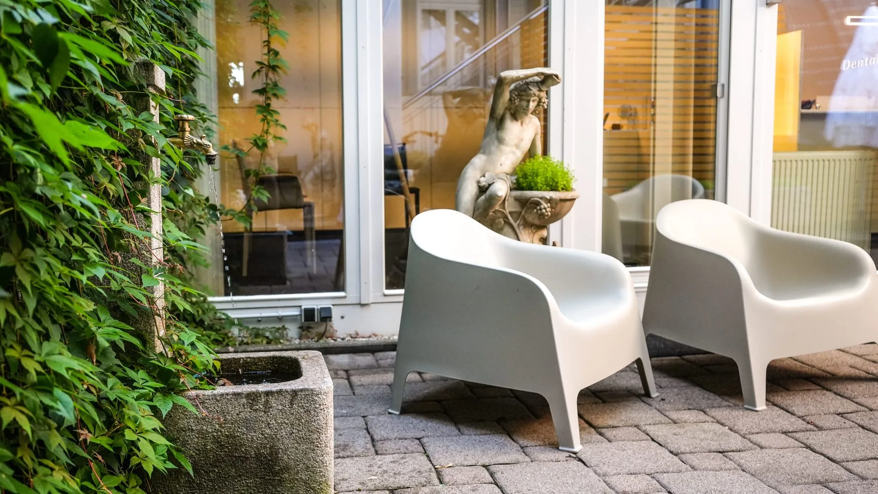 Der Innenhof im Dental Spa Konstanz